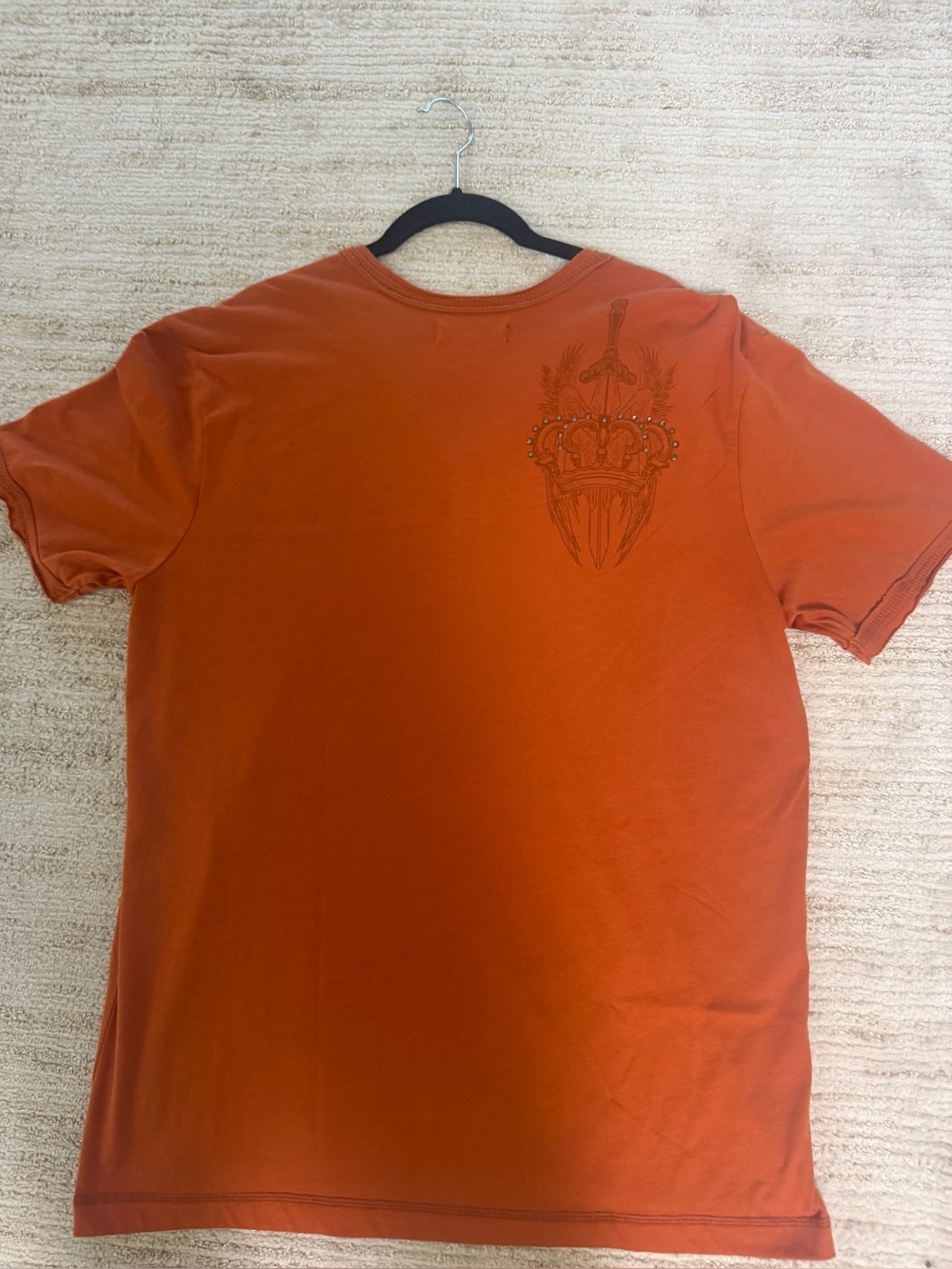 G by GUESS Women’s Rust Graphic V-Neck Top XL Studded Short Sleeve Shirt - Picture 3 of 7